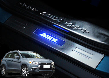 China Mitsubishi ASX 2013 2017 placas de acero del desgaste del travesaño de la puerta lateral con la luz del LED proveedor